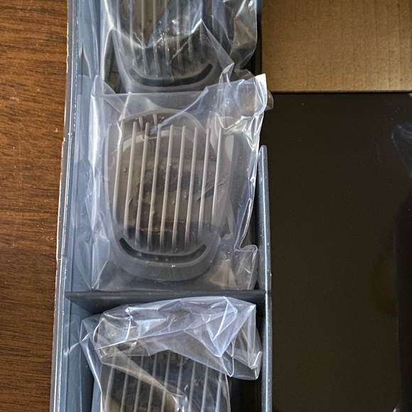 Philips Norelco MG5760/40 - Multigroom Razor Kit with Storage Case OPEN BOX - Picture 7 of 16